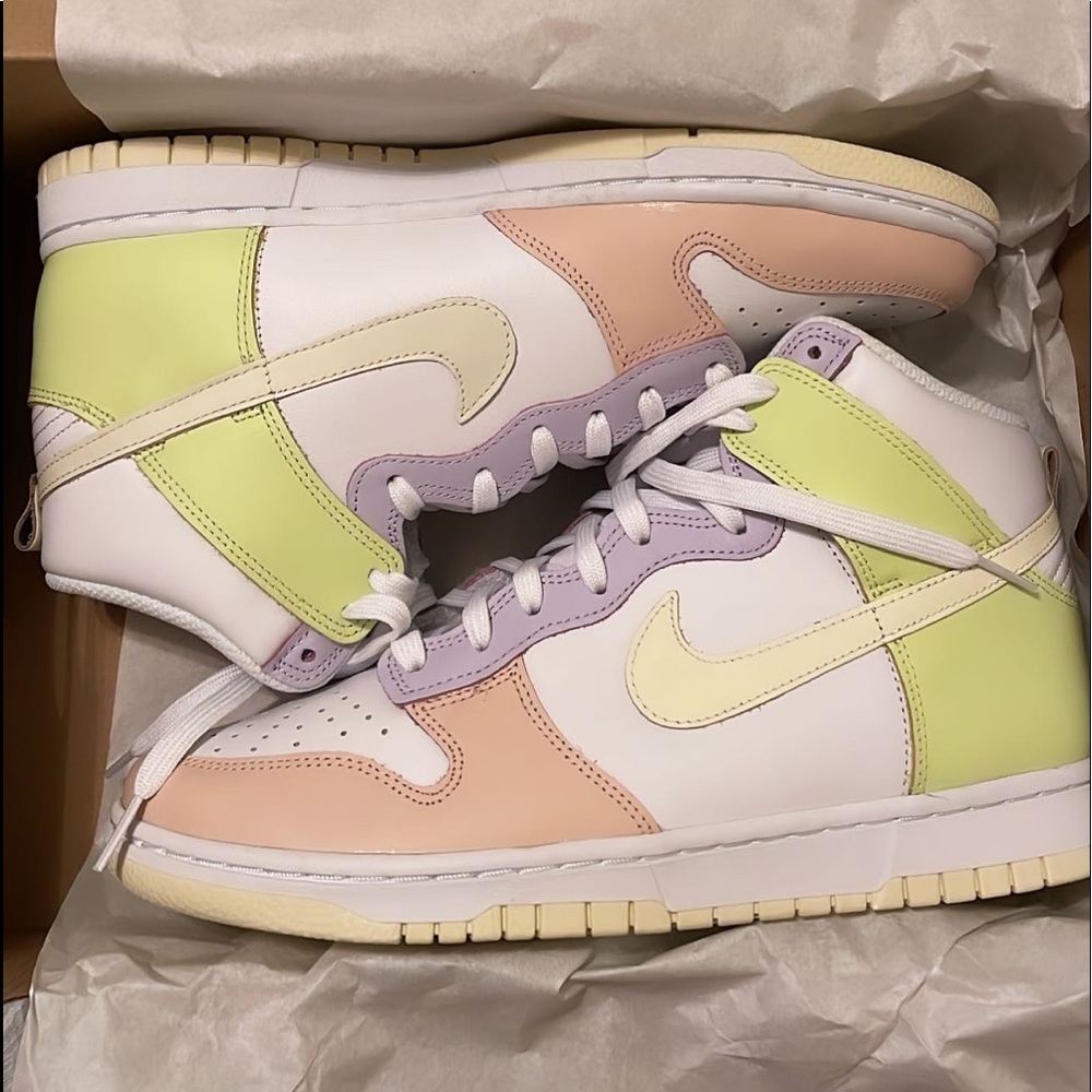 Cashmere Women’s Dunk High. NEVER WORN.